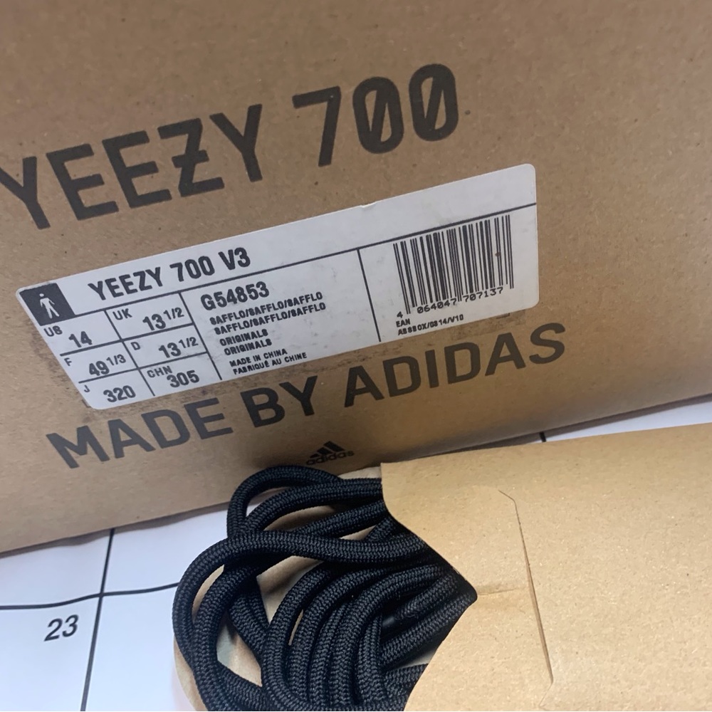 Yeezys 700 - Picture 3 of 7